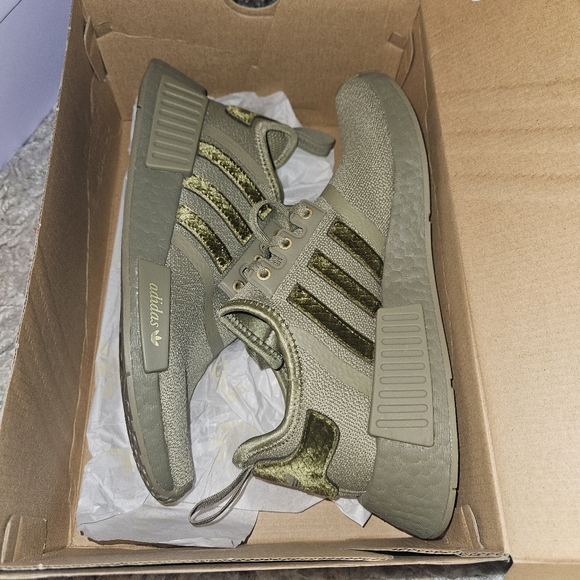 Adidas - Picture 5 of 5